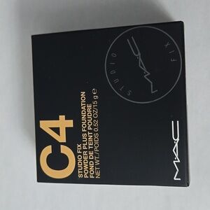 MAC Studio Fix Powder Plus Foundation C4